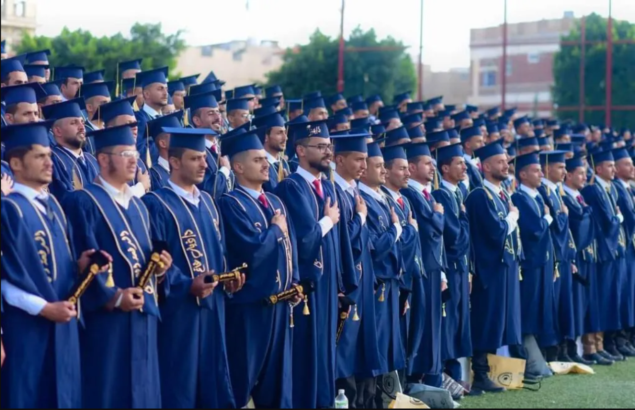 كلية الطب في جامعة 21 سبتمبر تحتفل بتخرج دفعة ضخمة من الأطباء